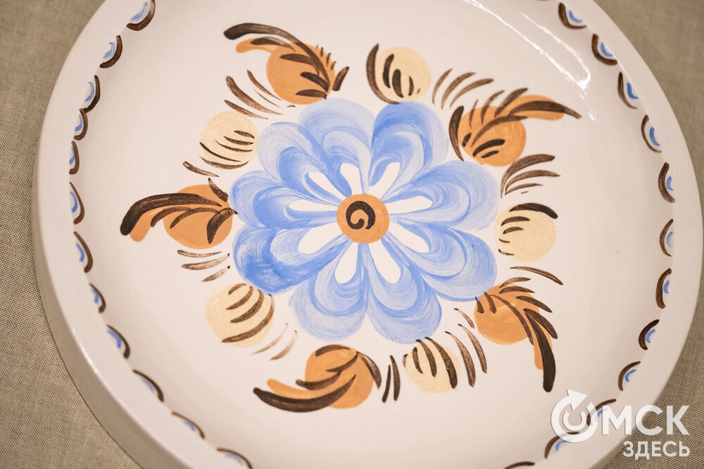 Дизайнеры, ремесленники, художники и мастера народных художественных промыслов представили результат работы с темой актуализации сибирской традиционной культуры. Фото: Елизавета Медведева