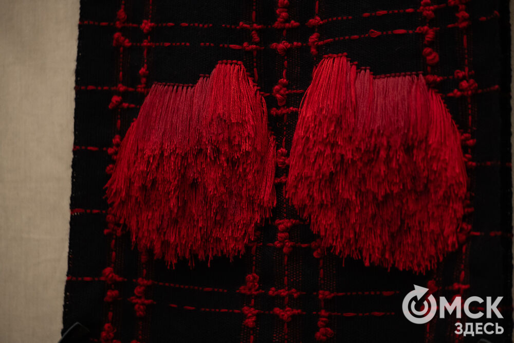 Дизайнеры, ремесленники, художники и мастера народных художественных промыслов представили результат работы с темой актуализации сибирской традиционной культуры. Фото: Елизавета Медведева