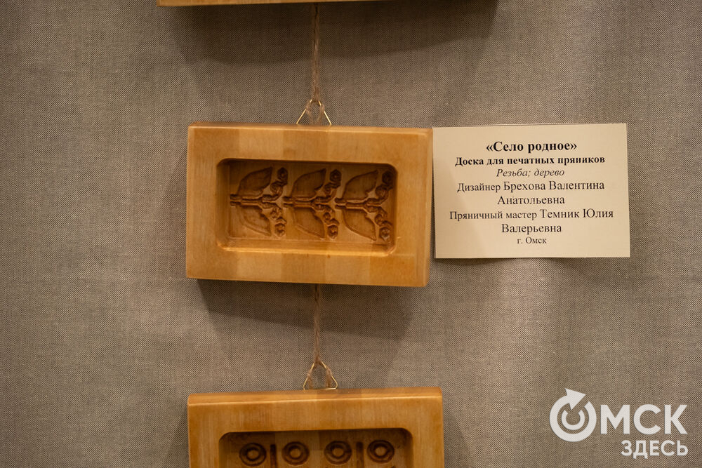 Дизайнеры, ремесленники, художники и мастера народных художественных промыслов представили результат работы с темой актуализации сибирской традиционной культуры. Фото: Елизавета Медведева