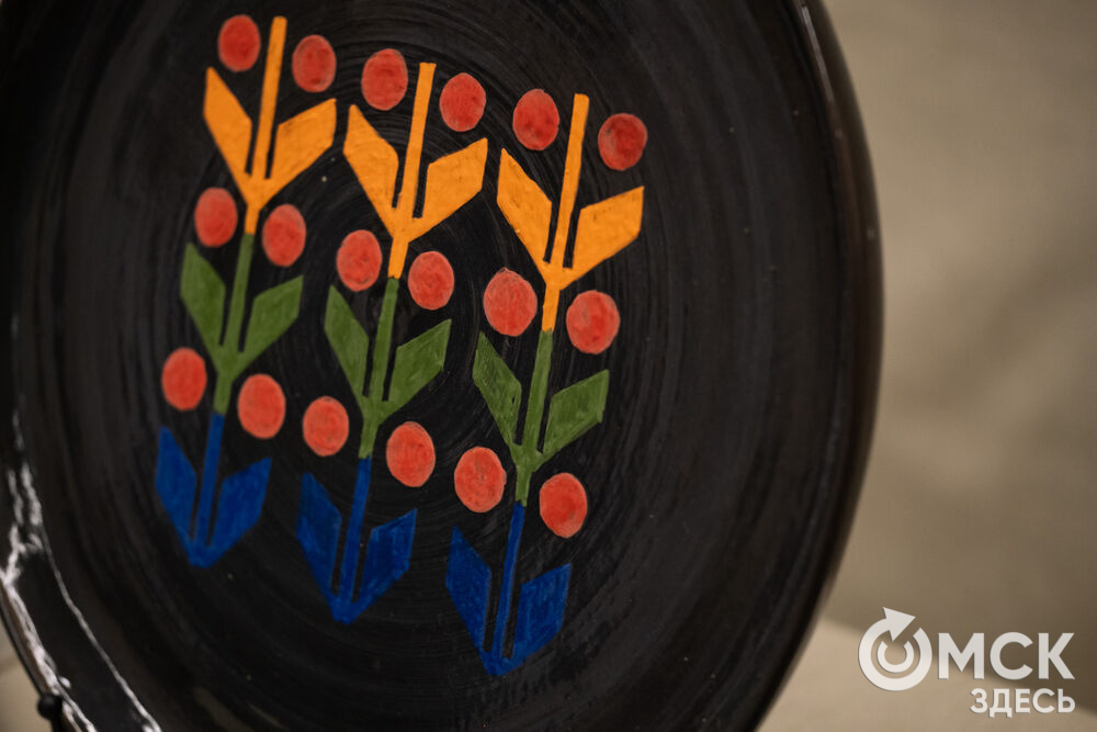 Дизайнеры, ремесленники, художники и мастера народных художественных промыслов представили результат работы с темой актуализации сибирской традиционной культуры. Фото: Елизавета Медведева