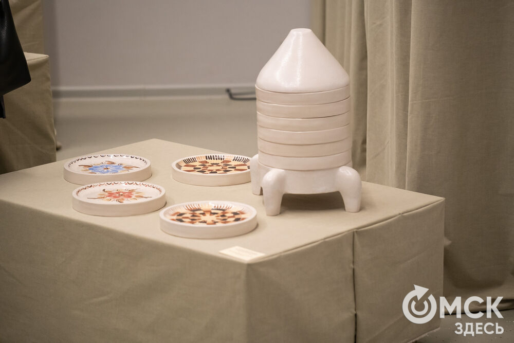 Дизайнеры, ремесленники, художники и мастера народных художественных промыслов представили результат работы с темой актуализации сибирской традиционной культуры. Фото: Елизавета Медведева