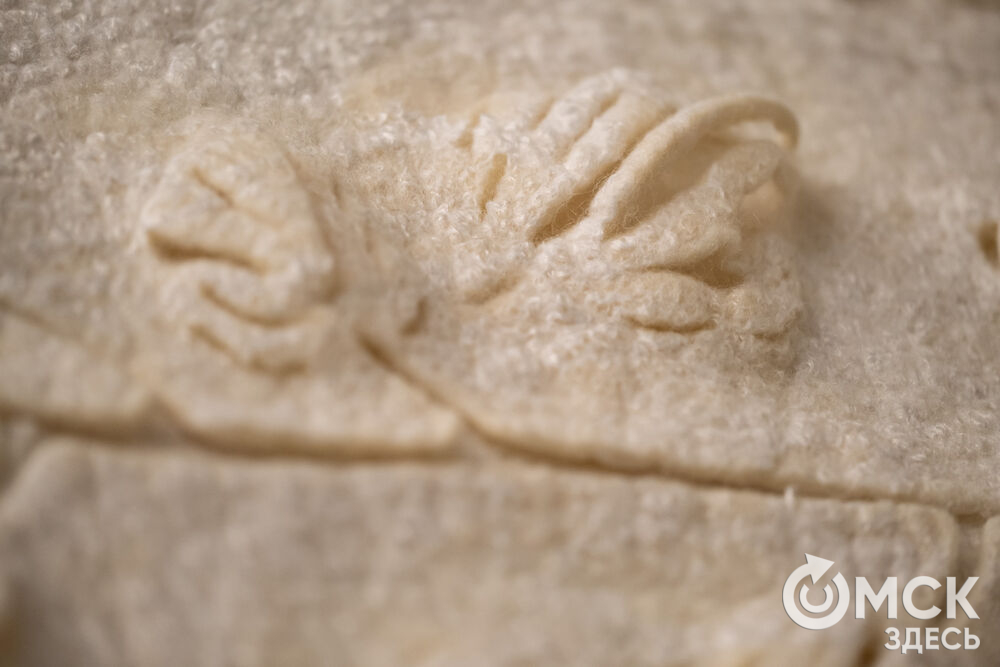 Дизайнеры, ремесленники, художники и мастера народных художественных промыслов представили результат работы с темой актуализации сибирской традиционной культуры. Фото: Елизавета Медведева