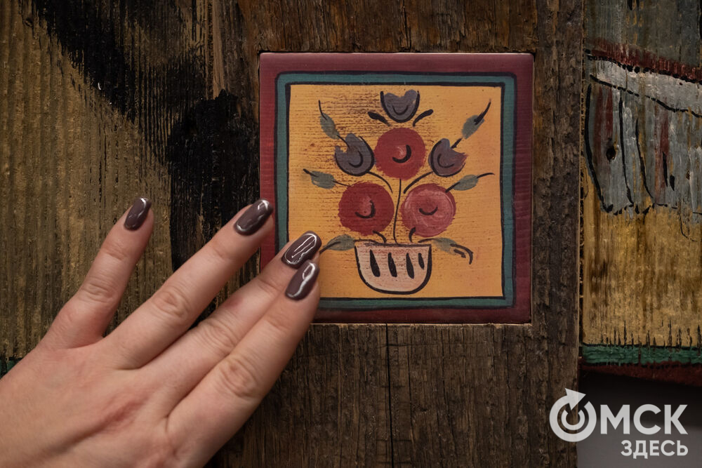 Дизайнеры, ремесленники, художники и мастера народных художественных промыслов представили результат работы с темой актуализации сибирской традиционной культуры. Фото: Елизавета Медведева