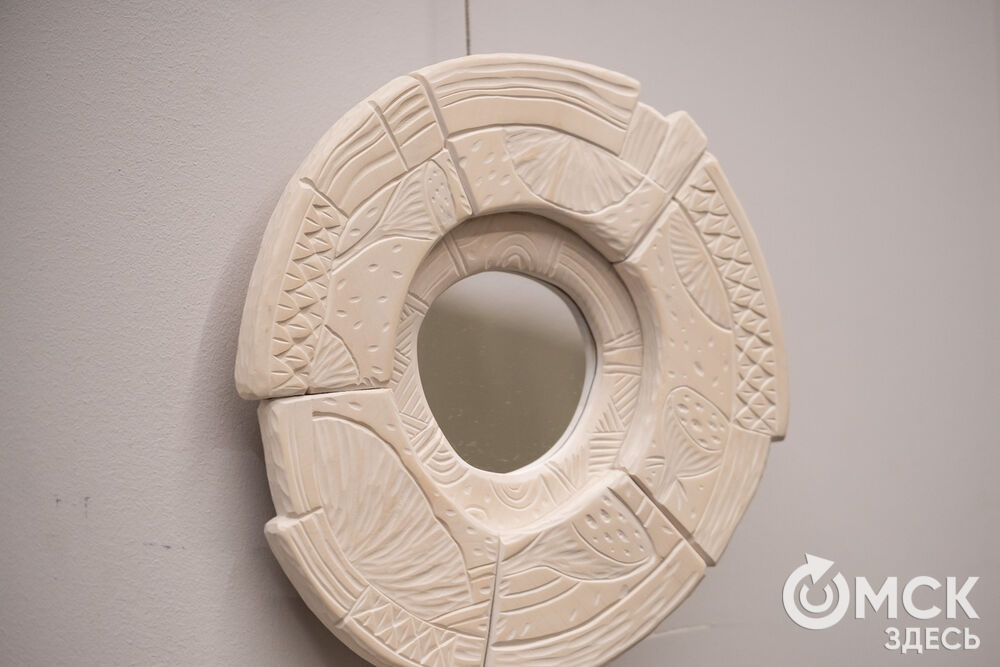 Дизайнеры, ремесленники, художники и мастера народных художественных промыслов представили результат работы с темой актуализации сибирской традиционной культуры. Фото: Елизавета Медведева