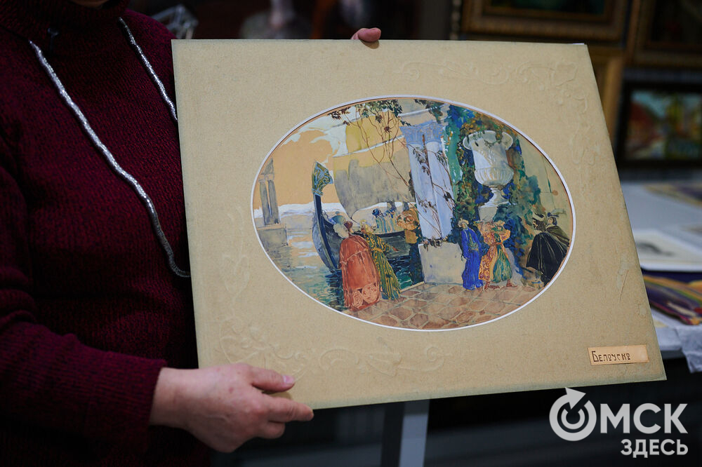 Специалисты Музея изобразительных искусств имени М. А. Врубеля презентовали альбом-каталог, созданный к 105-летию Худпрома. Фото: Илья Петров