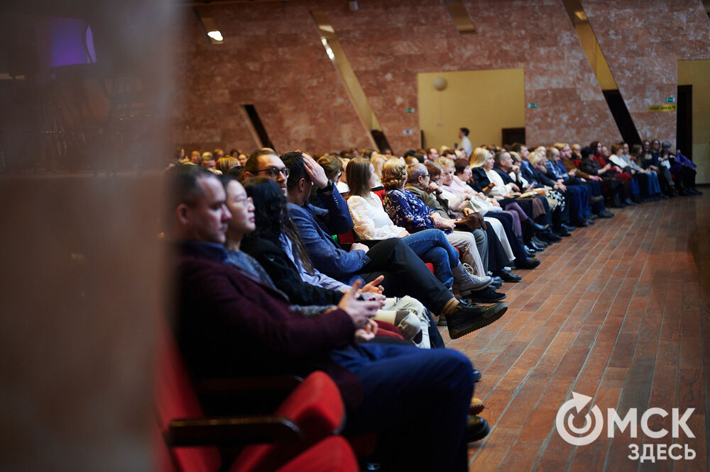 Музыкальный фестиваль «Белая симфония» открылся в Концертном зале Омской филармонии.