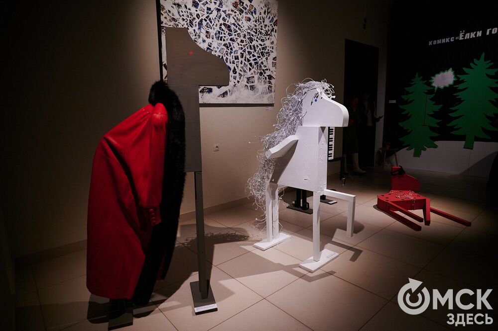 В музее "Искусство Омска" открылась самая ёлочная выставка (0+), где символом праздника может быть почти всё что угодно. Фото: Илья Петров