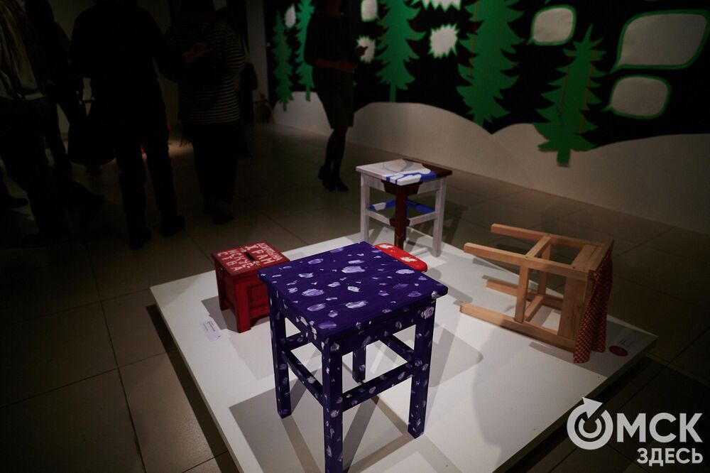 В музее "Искусство Омска" открылась самая ёлочная выставка (0+), где символом праздника может быть почти всё что угодно. Фото: Илья Петров