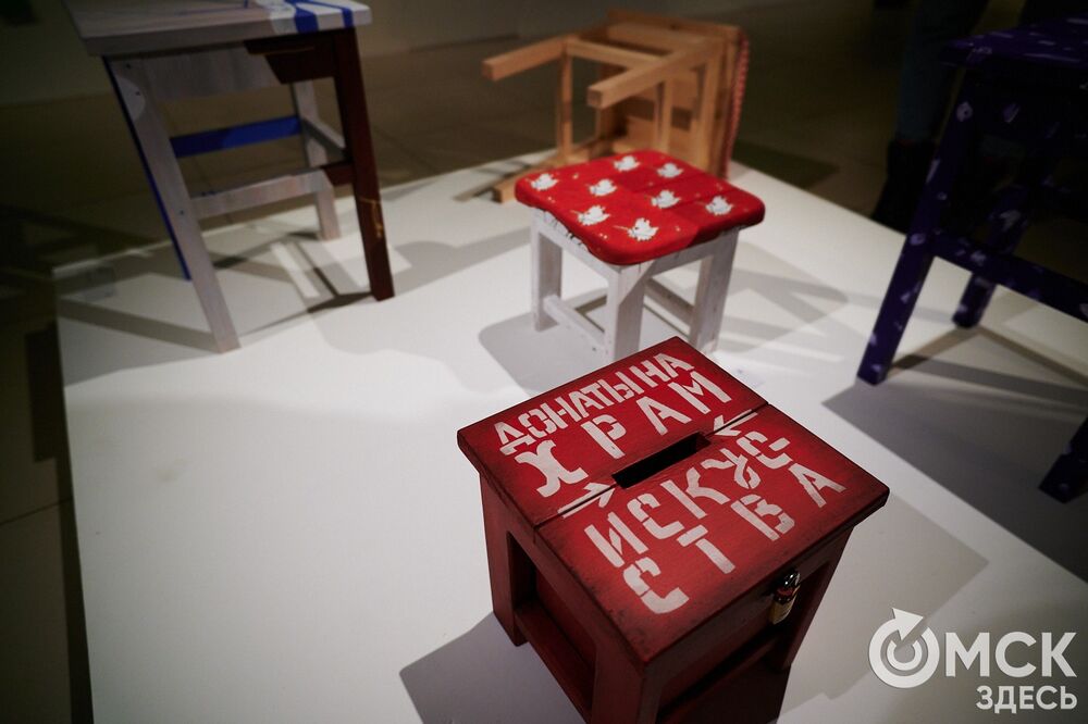 В музее "Искусство Омска" открылась самая ёлочная выставка (0+), где символом праздника может быть почти всё что угодно. Фото: Илья Петров