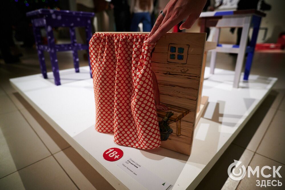 В музее "Искусство Омска" открылась самая ёлочная выставка (0+), где символом праздника может быть почти всё что угодно. Фото: Илья Петров