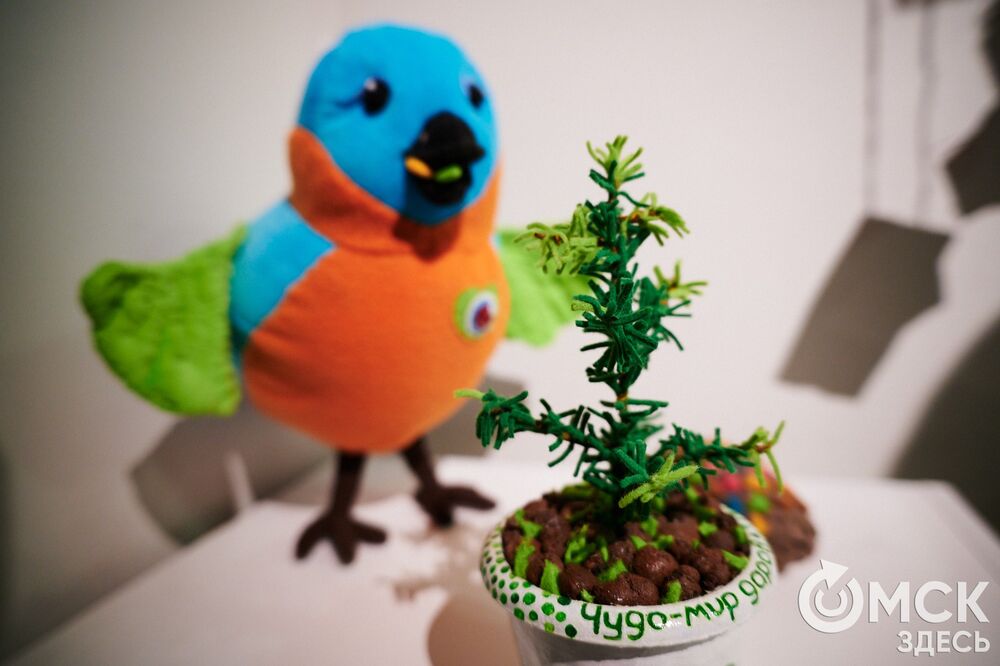 В музее "Искусство Омска" открылась самая ёлочная выставка (0+), где символом праздника может быть почти всё что угодно. Фото: Илья Петров