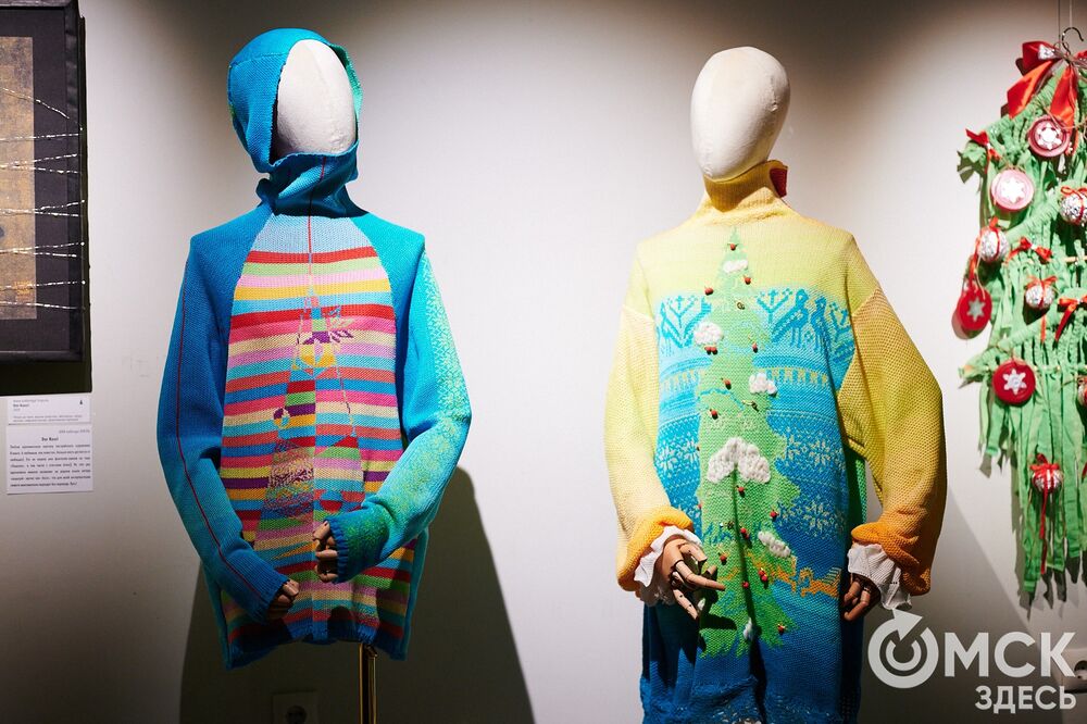 В музее "Искусство Омска" открылась самая ёлочная выставка (0+), где символом праздника может быть почти всё что угодно. Фото: Илья Петров