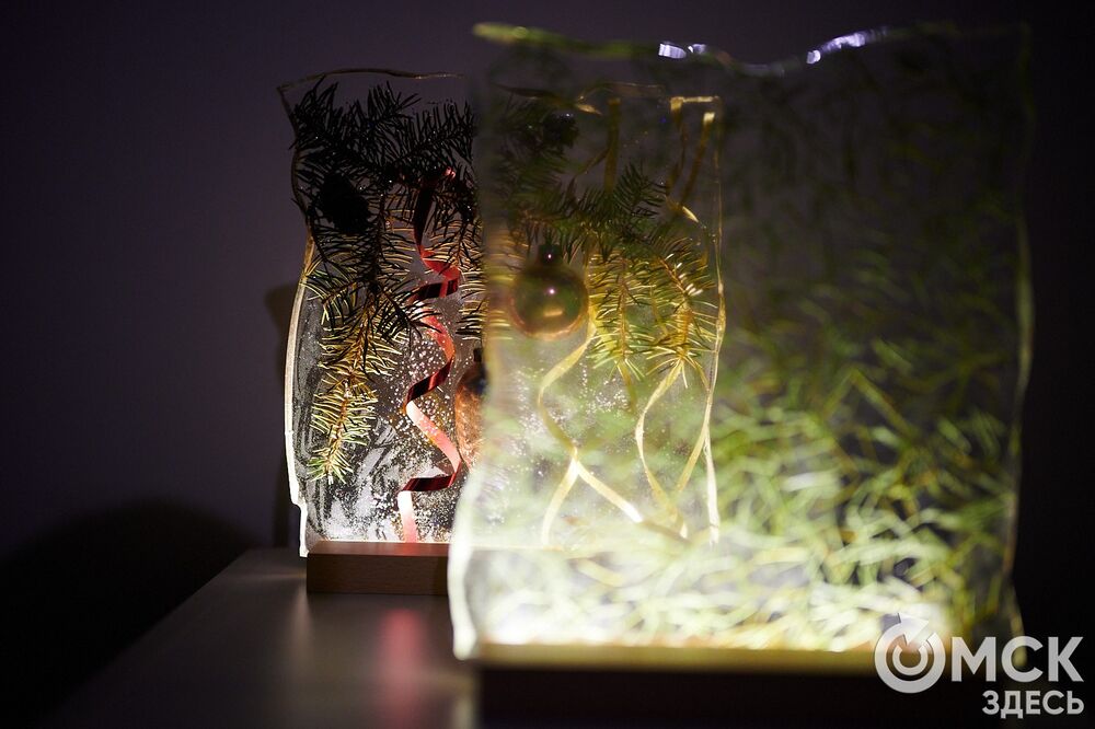 В музее "Искусство Омска" открылась самая ёлочная выставка (0+), где символом праздника может быть почти всё что угодно. Фото: Илья Петров