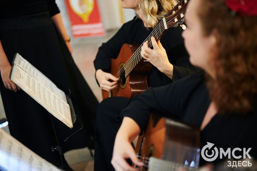 В Международный день танго, 11 декабря, омичи устроили танцевальный флешмоб. Фото: Илья Петров