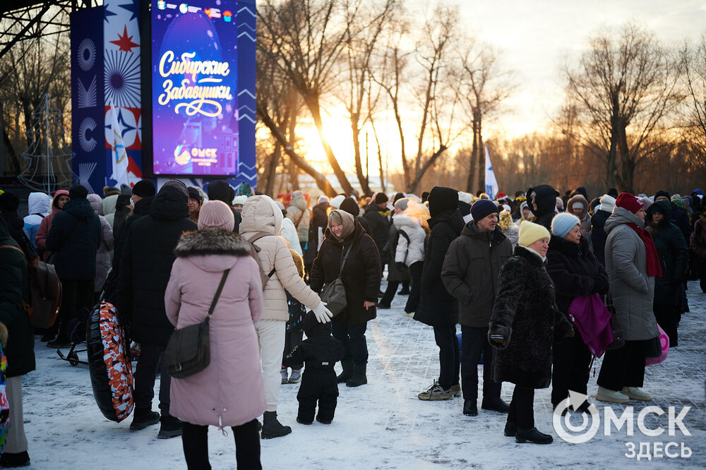 На Зелёном острове состоялся предновогодний фестиваль "Сибирские забавушки" (6+). Фото: Илья Петров