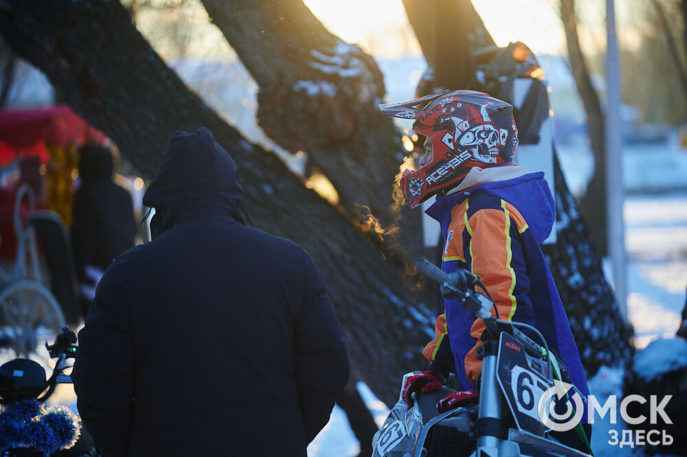 На Зелёном острове состоялся предновогодний фестиваль "Сибирские забавушки" (6+). Фото: Илья Петров