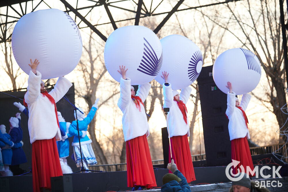 На Зелёном острове состоялся предновогодний фестиваль "Сибирские забавушки" (6+). Фото: Илья Петров