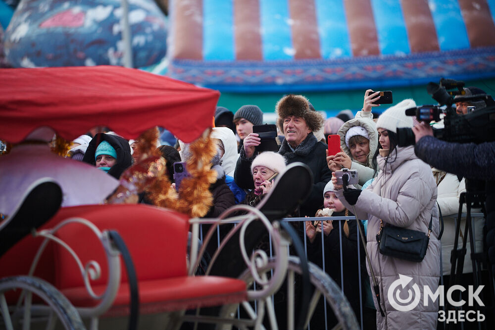 На Зелёном острове состоялся предновогодний фестиваль "Сибирские забавушки" (6+). Фото: Илья Петров