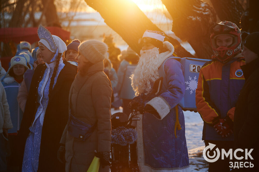 На Зелёном острове состоялся предновогодний фестиваль "Сибирские забавушки" (6+). Фото: Илья Петров