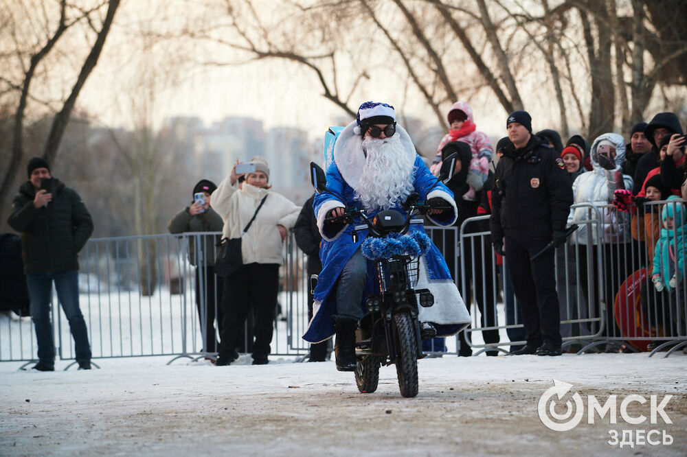 На Зелёном острове состоялся предновогодний фестиваль "Сибирские забавушки" (6+). Фото: Илья Петров