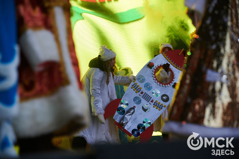 На Зелёном острове состоялся предновогодний фестиваль "Сибирские забавушки" (6+). Фото: Илья Петров