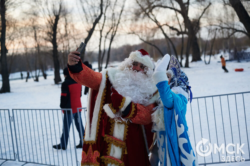 На Зелёном острове состоялся предновогодний фестиваль "Сибирские забавушки" (6+). Фото: Илья Петров