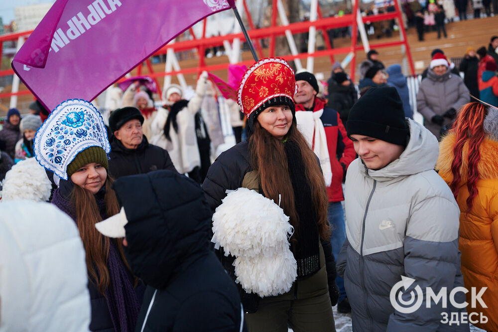 На Зелёном острове состоялся предновогодний фестиваль "Сибирские забавушки" (6+). Фото: Илья Петров