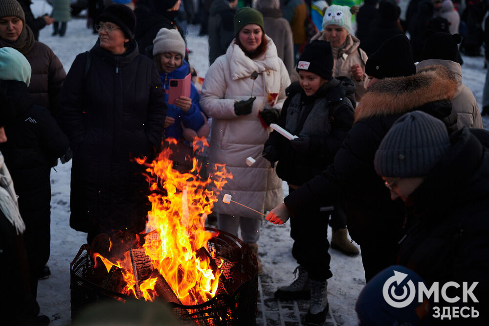 На Зелёном острове состоялся предновогодний фестиваль "Сибирские забавушки" (6+). Фото: Илья Петров