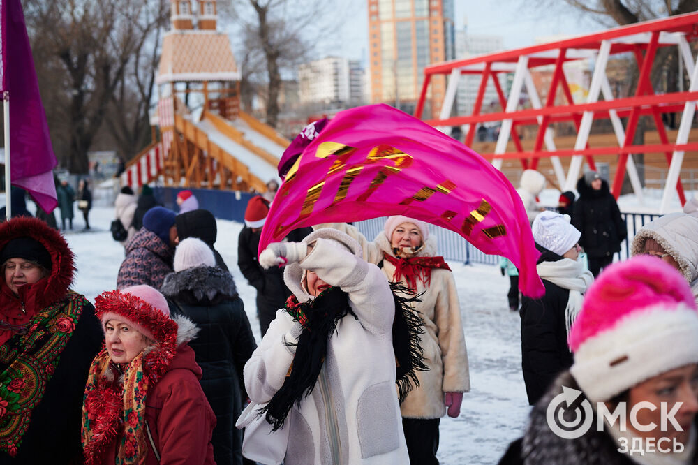 На Зелёном острове состоялся предновогодний фестиваль "Сибирские забавушки" (6+). Фото: Илья Петров
