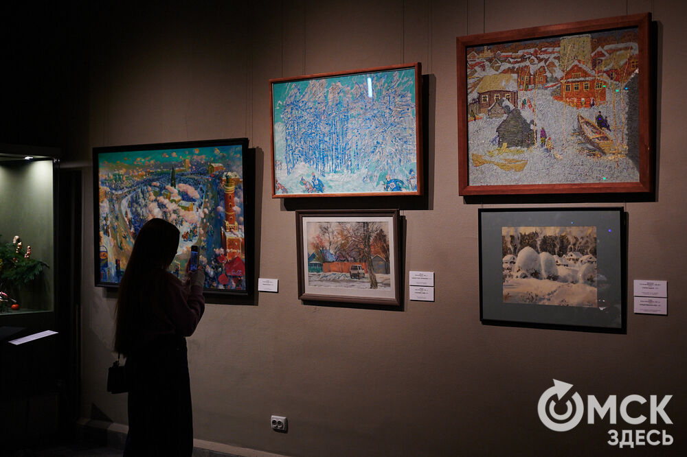 В музее имени М. А. Врубеля открылась выставка, вдохновлённая заснеженной красотой и предчувствием чуда. Фото: Илья Петров