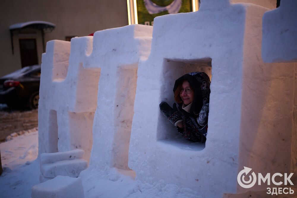 Арт-объект в виде экзистенциального вопроса появился у музея "Искусство Омска". Подробнее здесь. Фото: Илья Петров