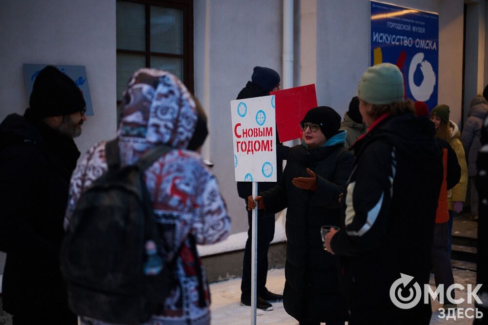 Арт-объект в виде экзистенциального вопроса появился у музея "Искусство Омска". Подробнее здесь. Фото: Илья Петров