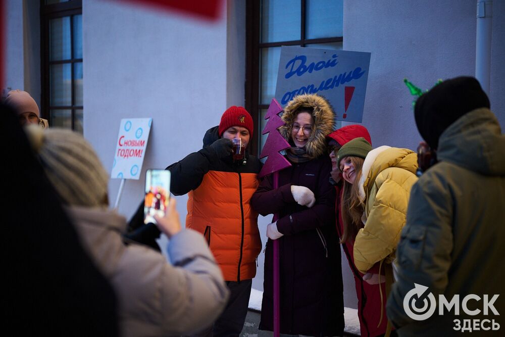 Арт-объект в виде экзистенциального вопроса появился у музея "Искусство Омска". Подробнее здесь. Фото: Илья Петров