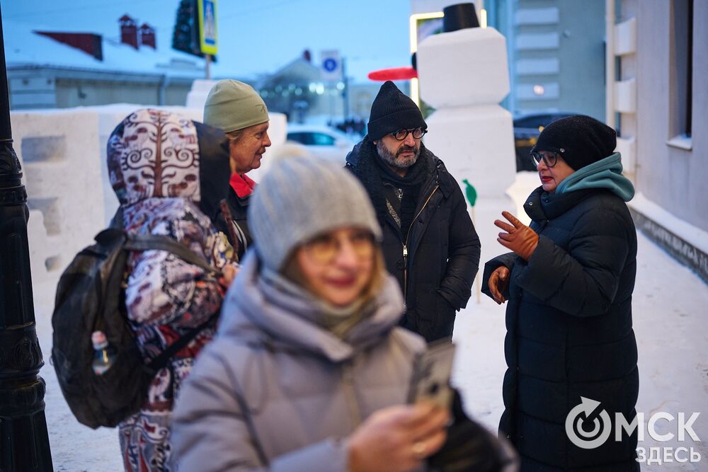 Арт-объект в виде экзистенциального вопроса появился у музея "Искусство Омска". Подробнее здесь. Фото: Илья Петров