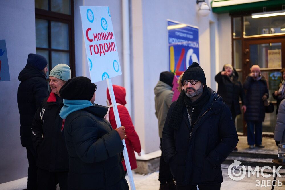 Арт-объект в виде экзистенциального вопроса появился у музея "Искусство Омска". Подробнее здесь. Фото: Илья Петров