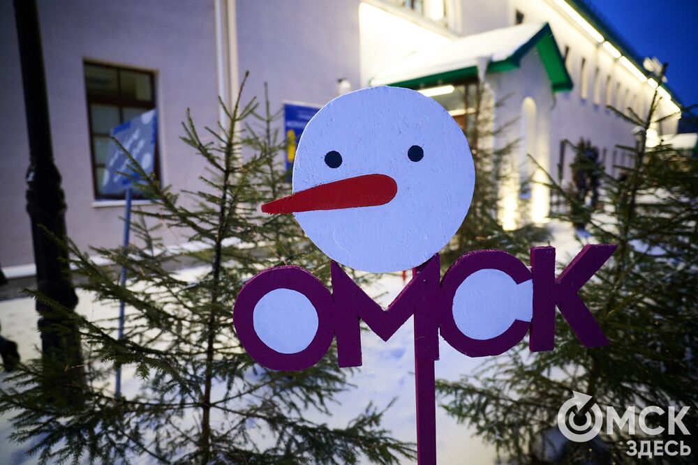 Арт-объект в виде экзистенциального вопроса появился у музея "Искусство Омска". Подробнее здесь. Фото: Илья Петров