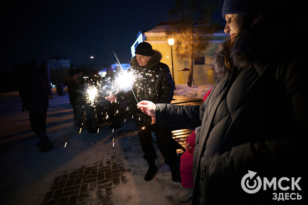 В новогоднюю ночь праздник развернулся сразу на двух городских локациях. Фото: Илья Петров
