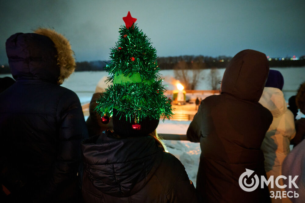 В новогоднюю ночь праздник развернулся сразу на двух городских локациях. Фото: Илья Петров