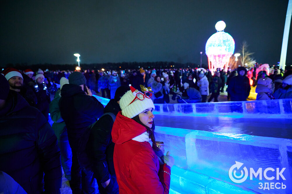 В новогоднюю ночь праздник развернулся сразу на двух городских локациях. Фото: Илья Петров