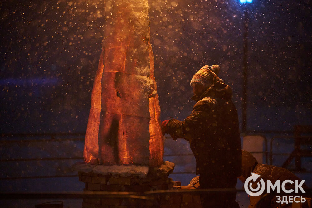 В новогоднюю ночь праздник развернулся сразу на двух городских локациях. Фото: Илья Петров
