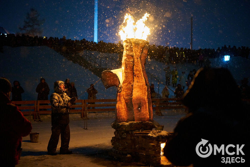 В новогоднюю ночь праздник развернулся сразу на двух городских локациях. Фото: Илья Петров
