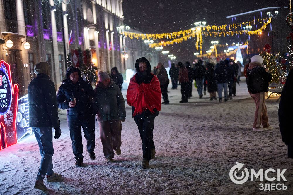 В новогоднюю ночь праздник развернулся сразу на двух городских локациях. Фото: Илья Петров