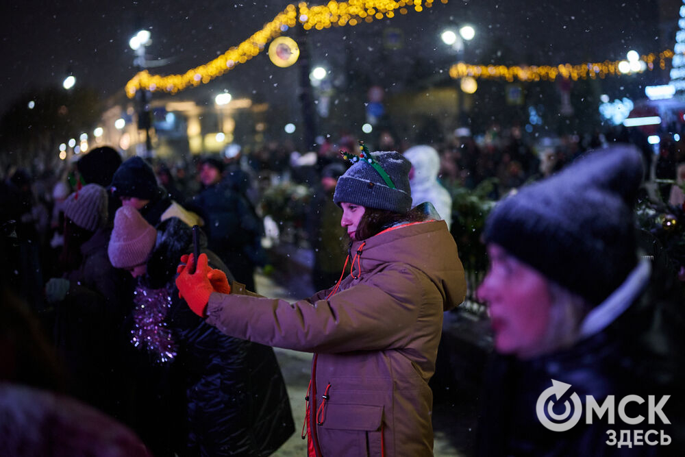 В новогоднюю ночь праздник развернулся сразу на двух городских локациях. Фото: Илья Петров