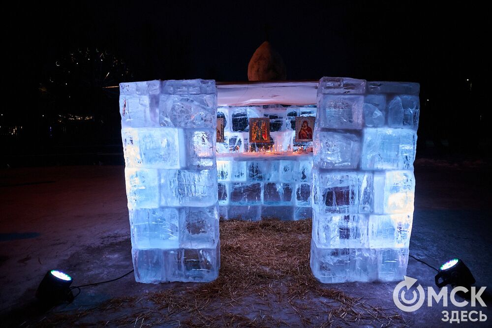 Впервые за многие годы в затоне Иртыша освятили воду для проведения крещенских купаний. Фото: Илья Петров