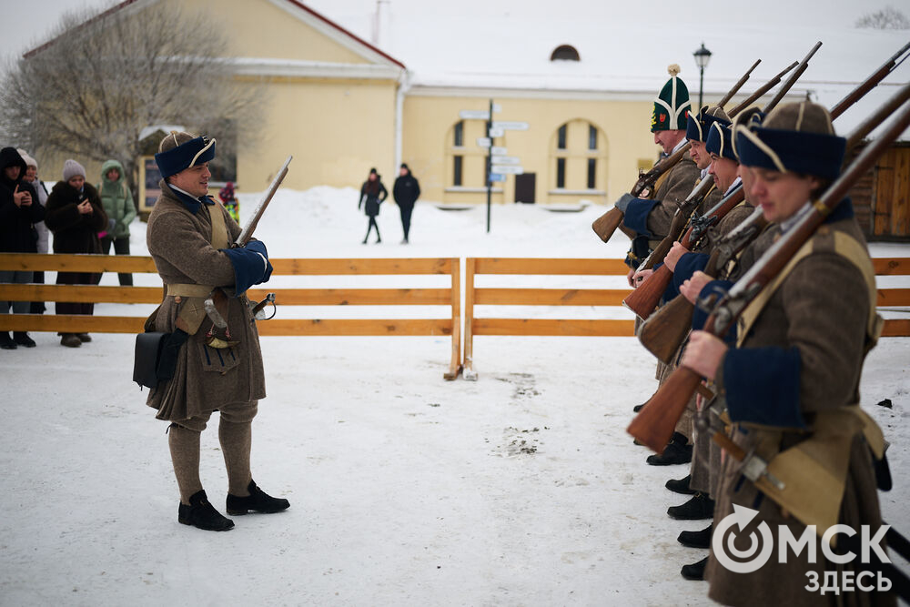 Исторический фестиваль рассказал о пушках, каше и военной моде трёхсотлетней давности. Фото: Илья Петров