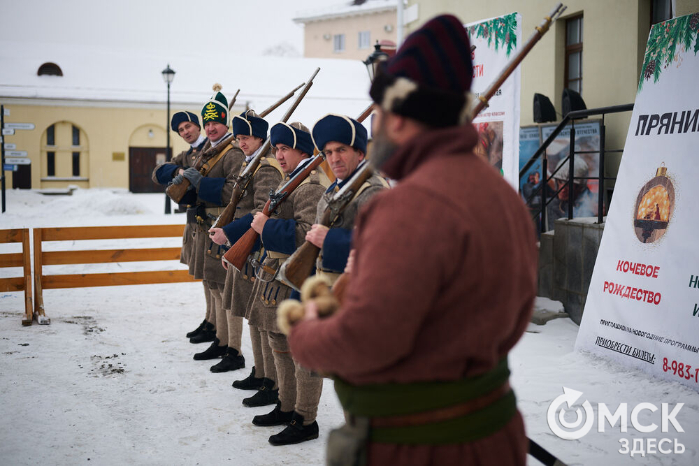 Исторический фестиваль рассказал о пушках, каше и военной моде трёхсотлетней давности. Фото: Илья Петров