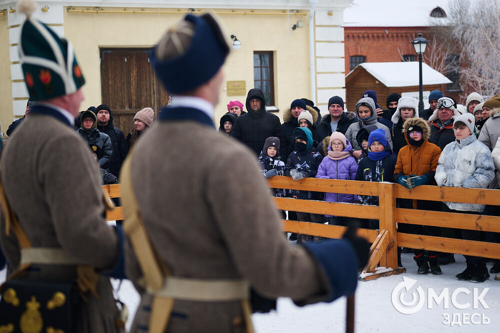 Исторический фестиваль рассказал о пушках, каше и военной моде трёхсотлетней давности. Фото: Илья Петров