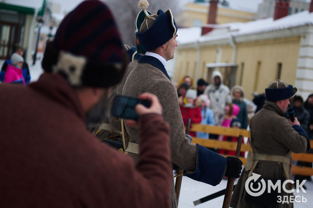 Исторический фестиваль рассказал о пушках, каше и военной моде трёхсотлетней давности. Фото: Илья Петров