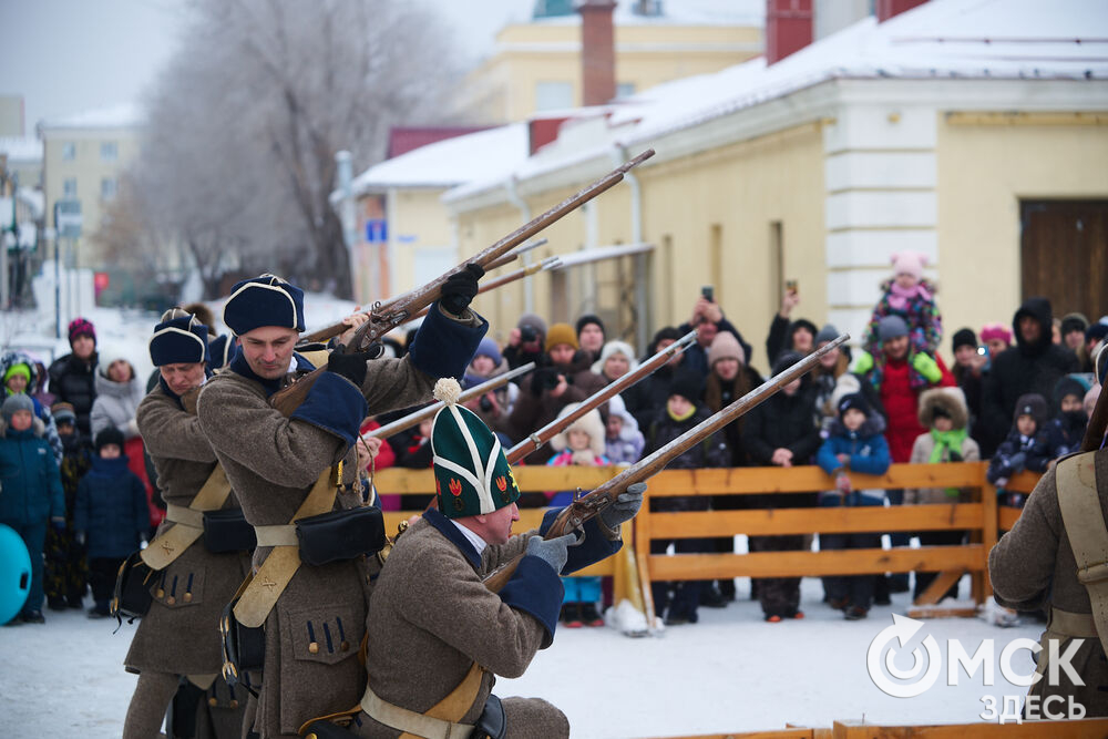 Исторический фестиваль рассказал о пушках, каше и военной моде трёхсотлетней давности. Фото: Илья Петров