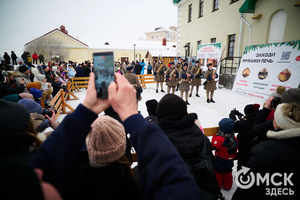 Исторический фестиваль рассказал о пушках, каше и военной моде трёхсотлетней давности. Фото: Илья Петров